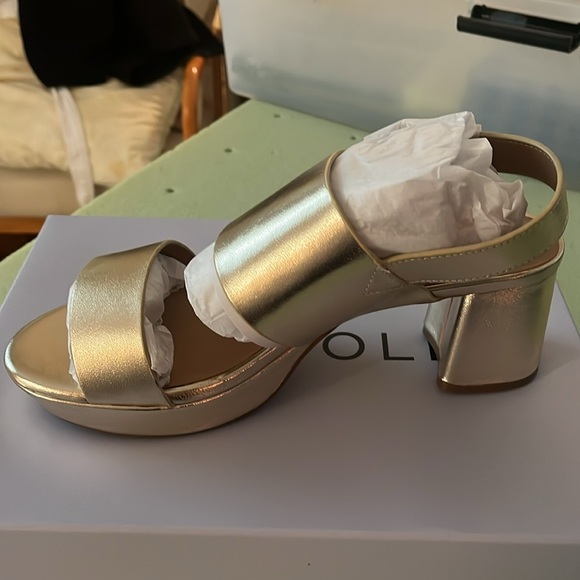 NWT and box aerosoles gold wedge sandals - Picture 2 of 3